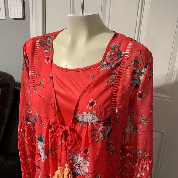 Time and Tru  blouse. - Picture 2 of 8